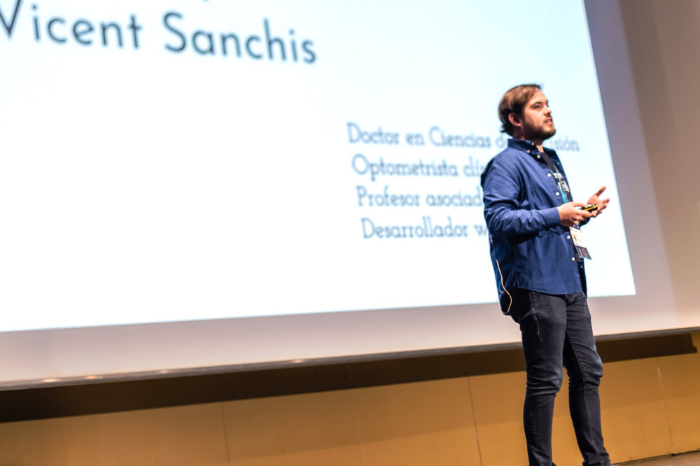 Vicent presentándose en su charla en WC Granada 2019